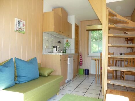 das Schlafsofa zur Aufbettung von 2 Personen möglich, bequeme Treppe ins OG zu Schlafzi und Bad 