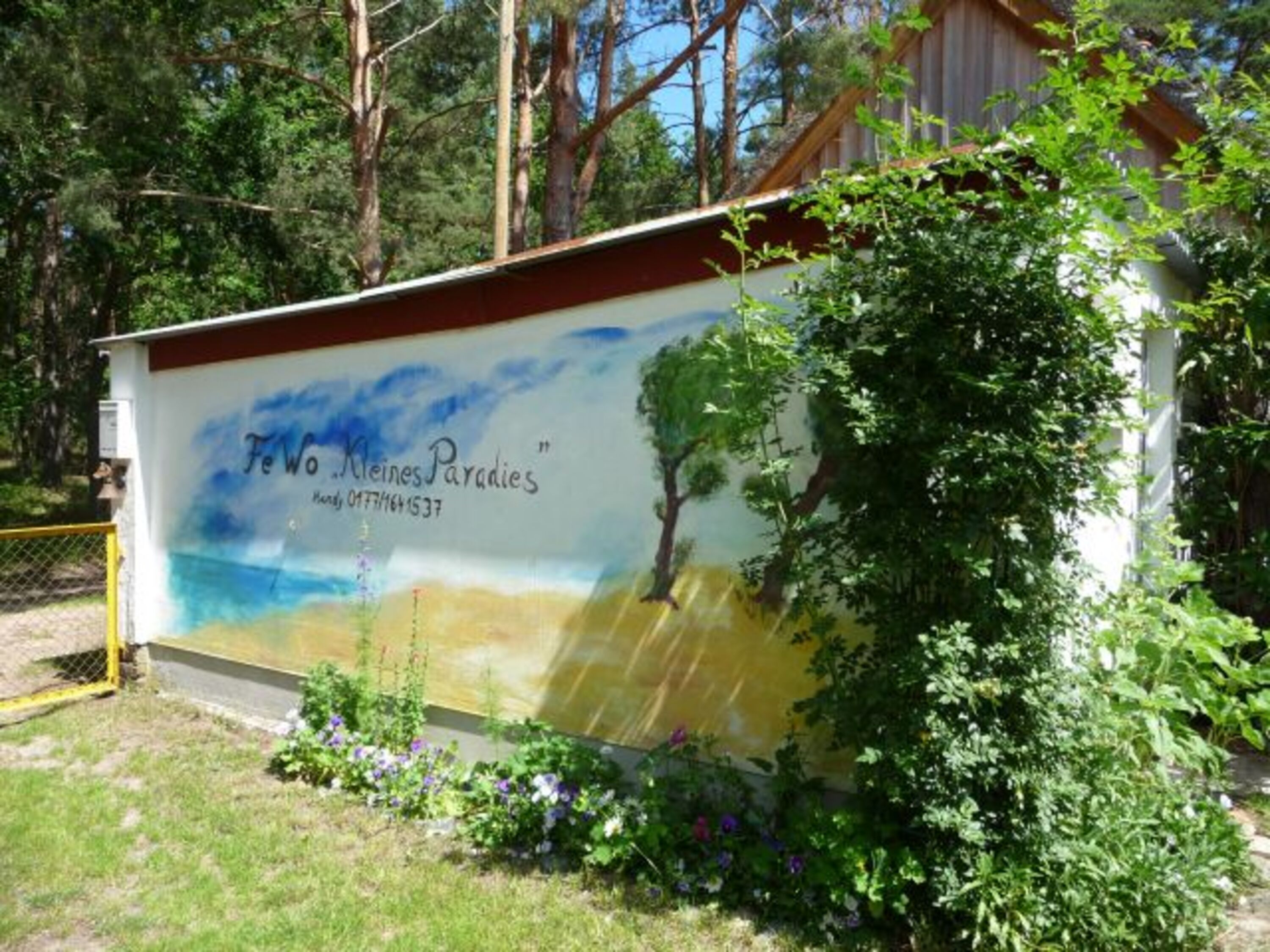 Auffahrt mit Wandbild