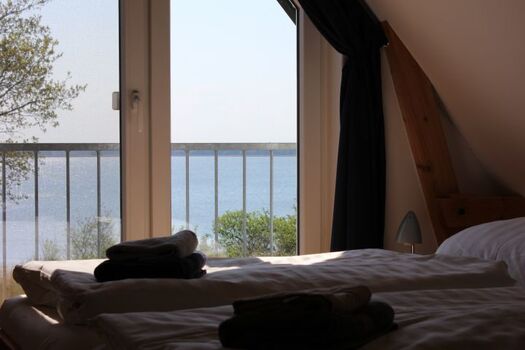 Schlafzimmer OG mit Wasserblick