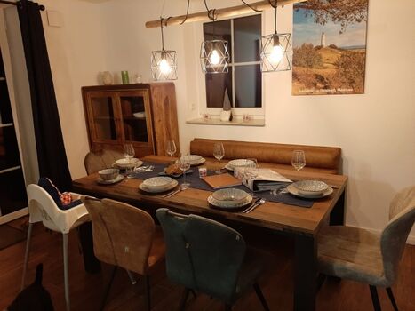 Großzügiges Esszimmer