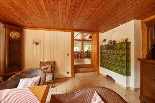 im Kaminzimmer treffen sich Mansch und Hund