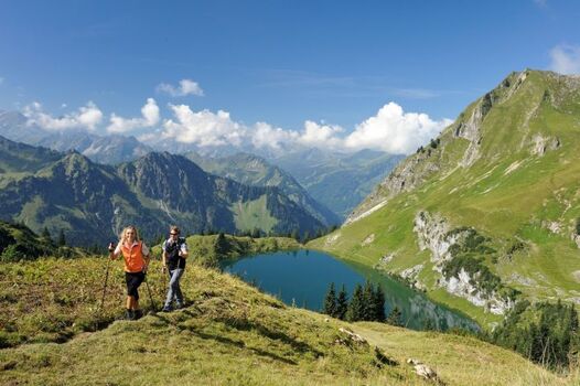 Auf dem Nebelhorn mit Blick auf den Seealpsee