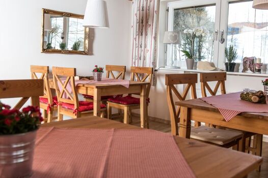 morgens treffen sich die Gäste im Frühstücksraum