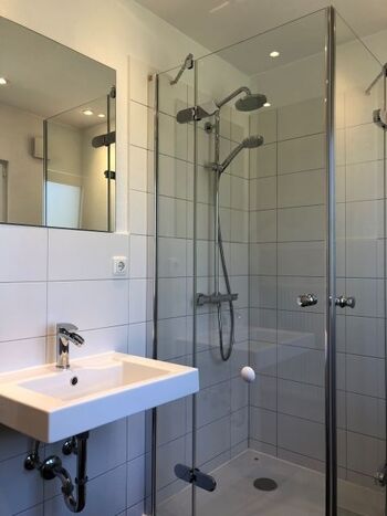 Bad mit Dusche und Sauna