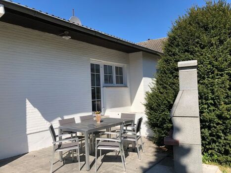 Terrasse mit Grillkamin