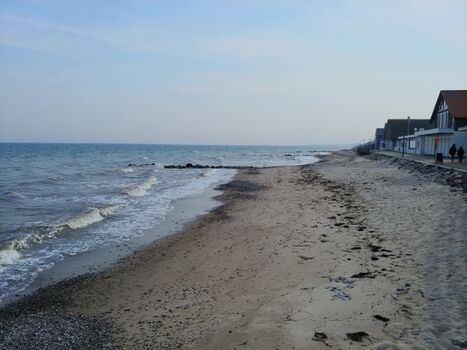 Leere Strände laden zum Spazieren ein