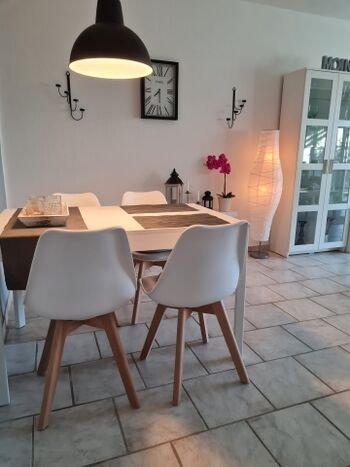 Großzügige Essecke, prima auch für schöne Spieleabende