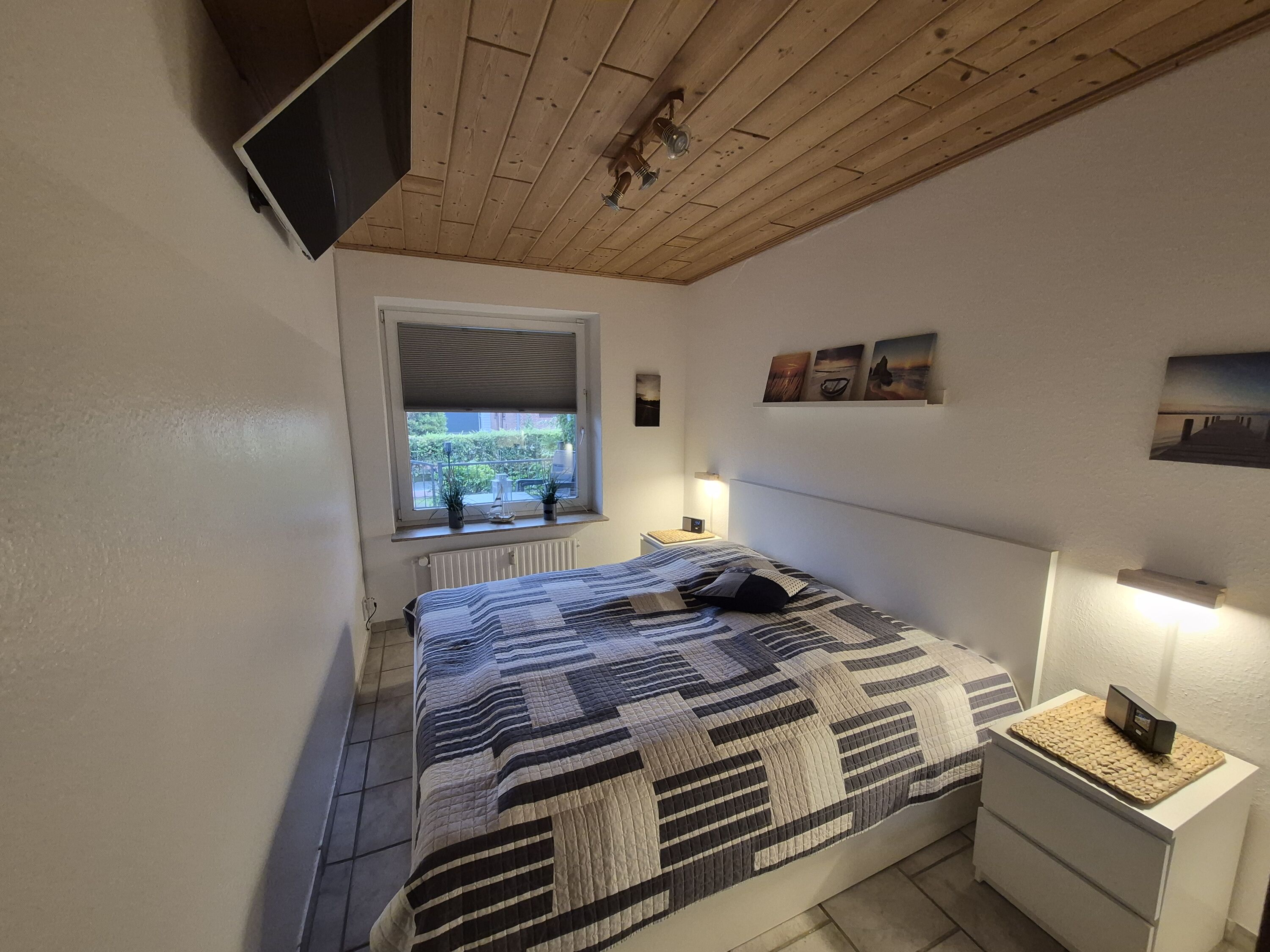 Schlafzimmer mit TV