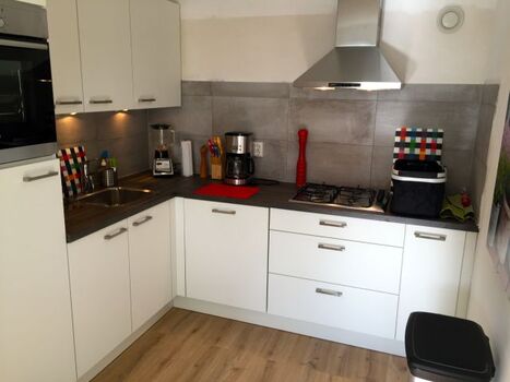 Gut ausgestattete Küche