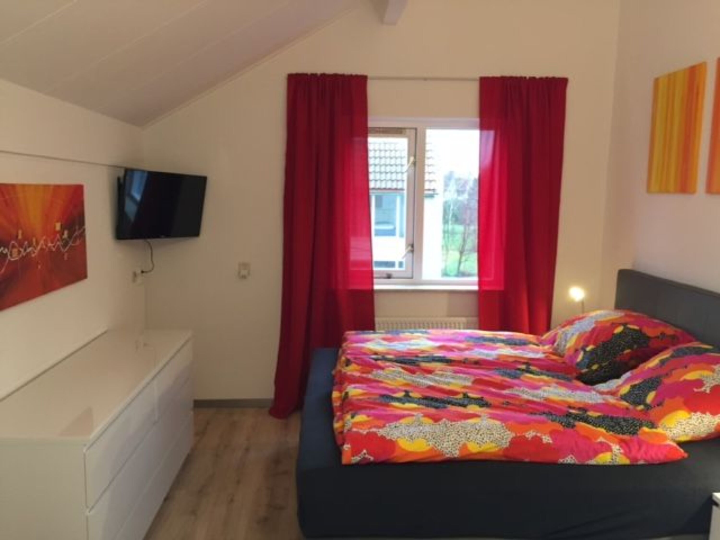 Schlafzimmer oben mit Boxspringbett