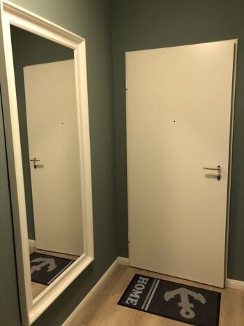 Eingangsbereich mit Ganzkörperspiegel
