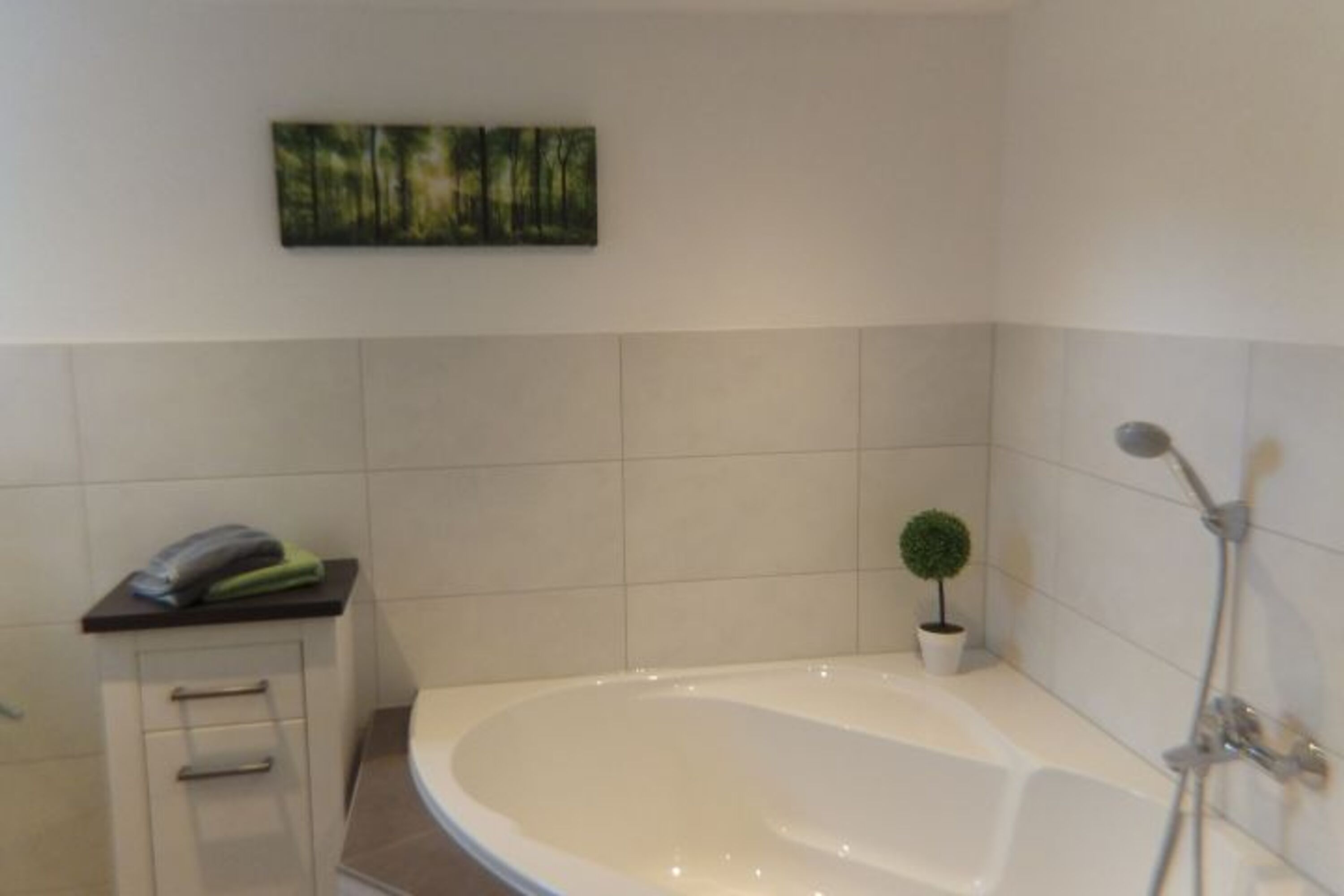 Badezimmer 1 mit Badewanne