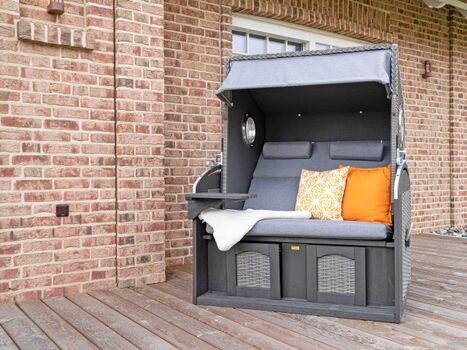 Strandkorb auf der Terrasse