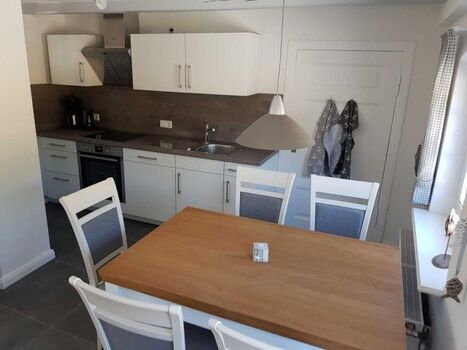 Küche mit Essbereich