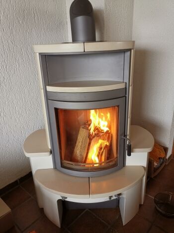 Kaminofen im Wohnzimmer neu 2021