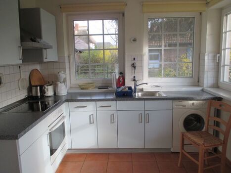 Küche mit Waschmaschine