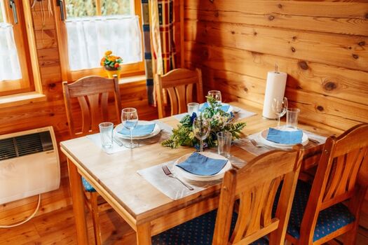 Essplatz mit ausziehbarem Tisch