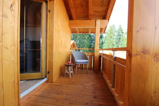 großer Balkon mit herrlichem Berg- und Seeblick