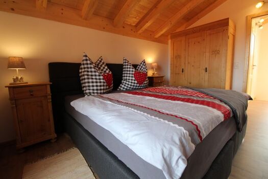 Schlafzimmer "Engel" mit Boxspringbett