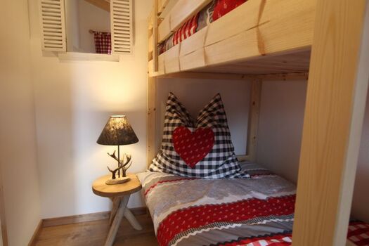 Zimmer "Waldblick" für unsere jungen Gäste mit Kommode