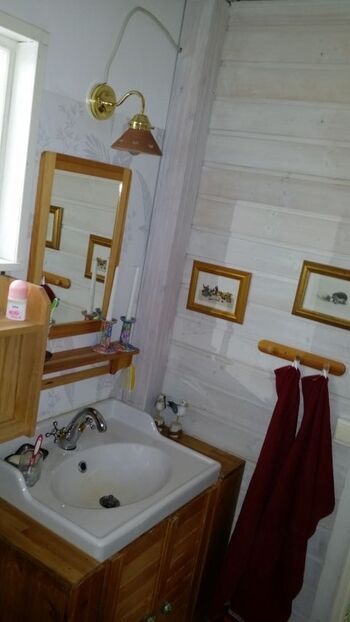 Bad mit Dusche und WC