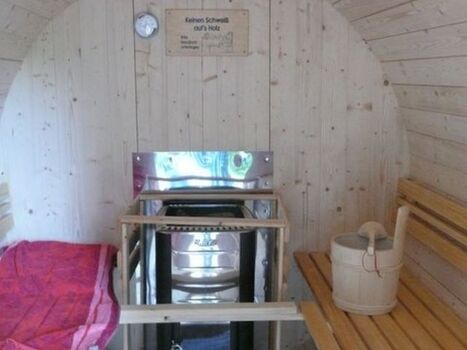 unsere Fasssauna von innen