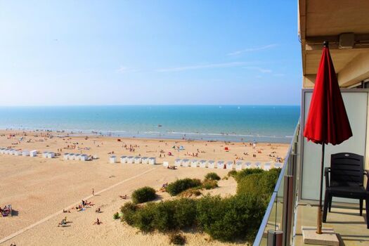 Blick vom Balkon auf das Meer 