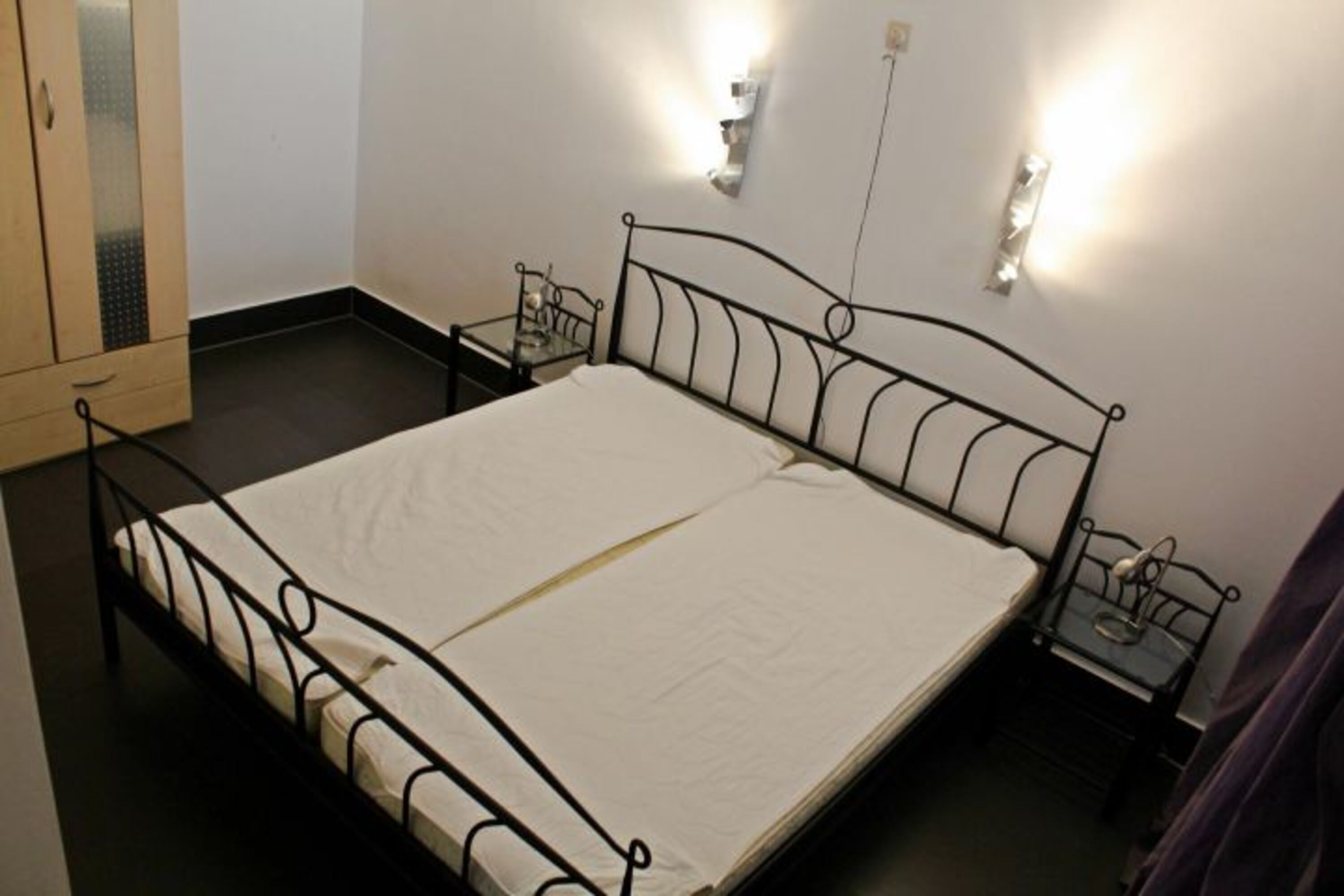 Schlafzimmer 1 