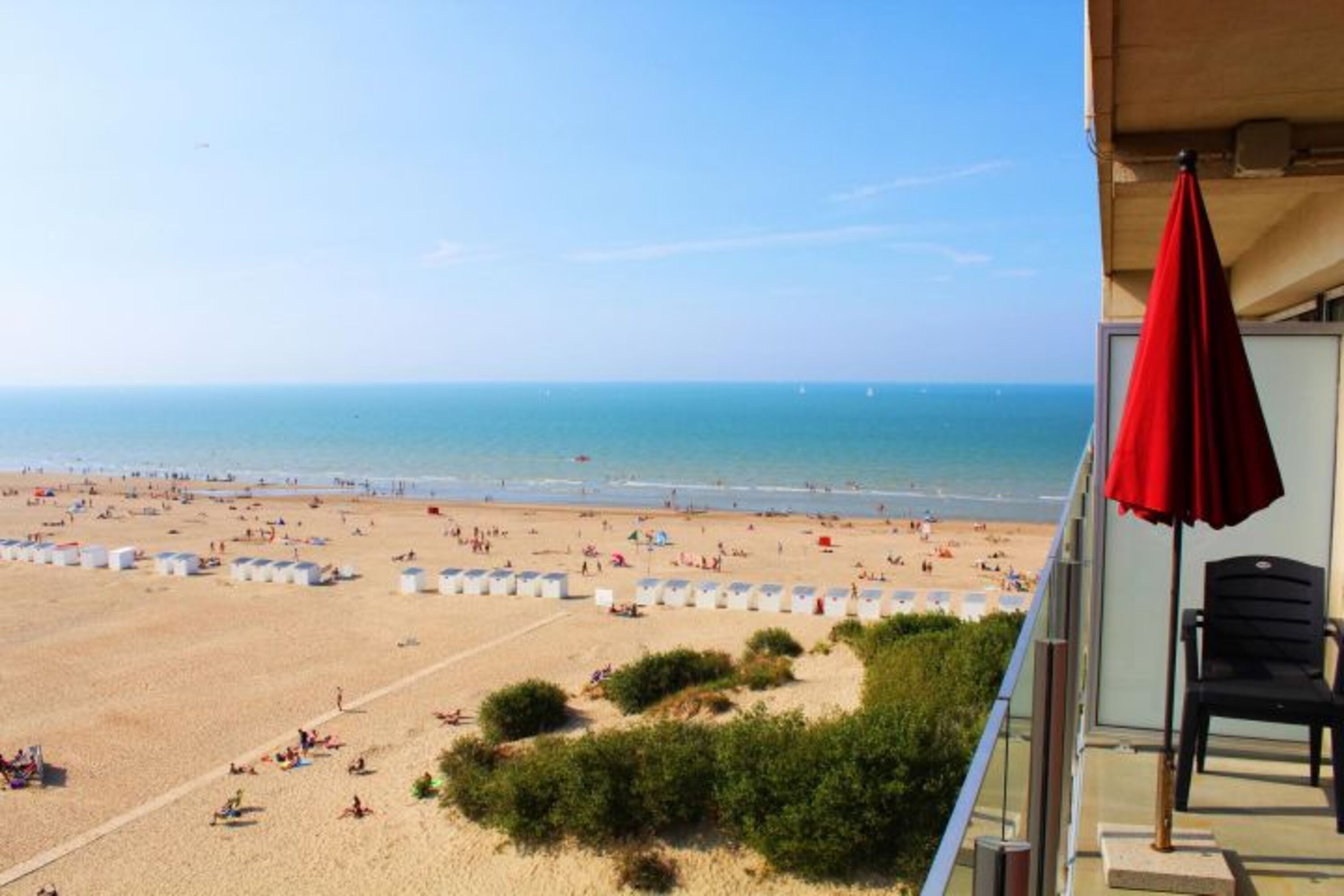 Blick vom Balkon auf das Meer 