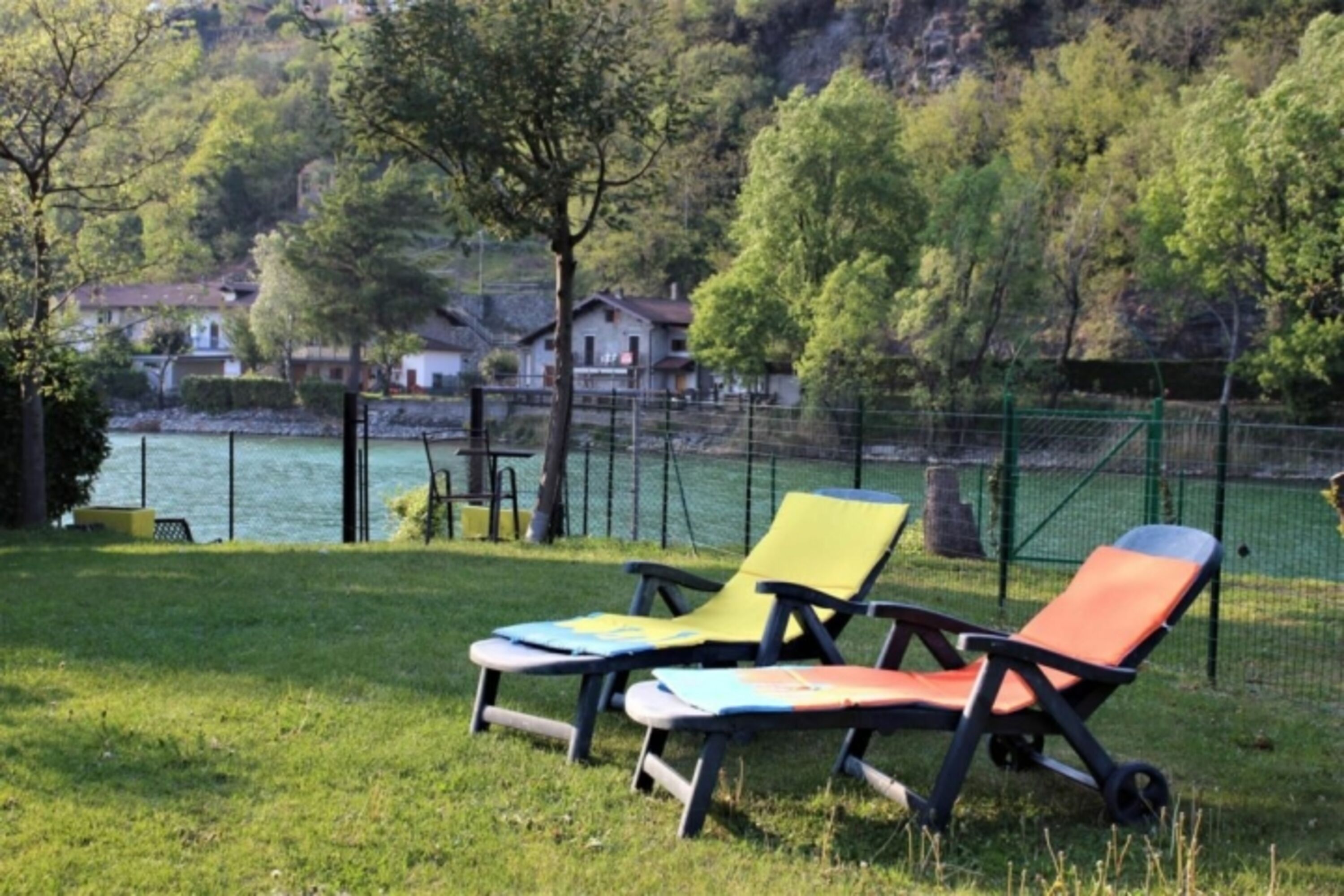 eigener eingezäunter Garten am Wasser