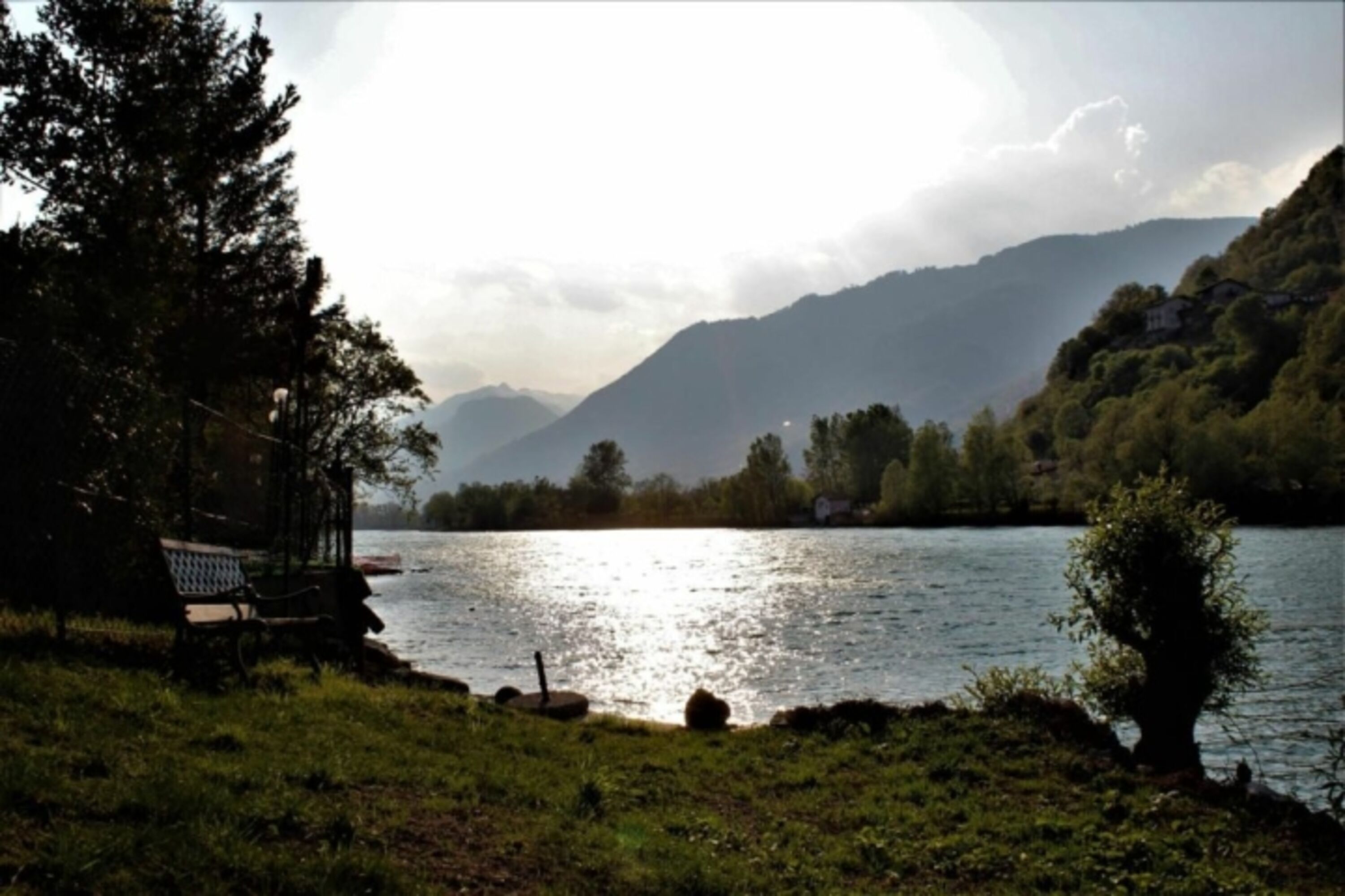 der Garten direkt am Fluss