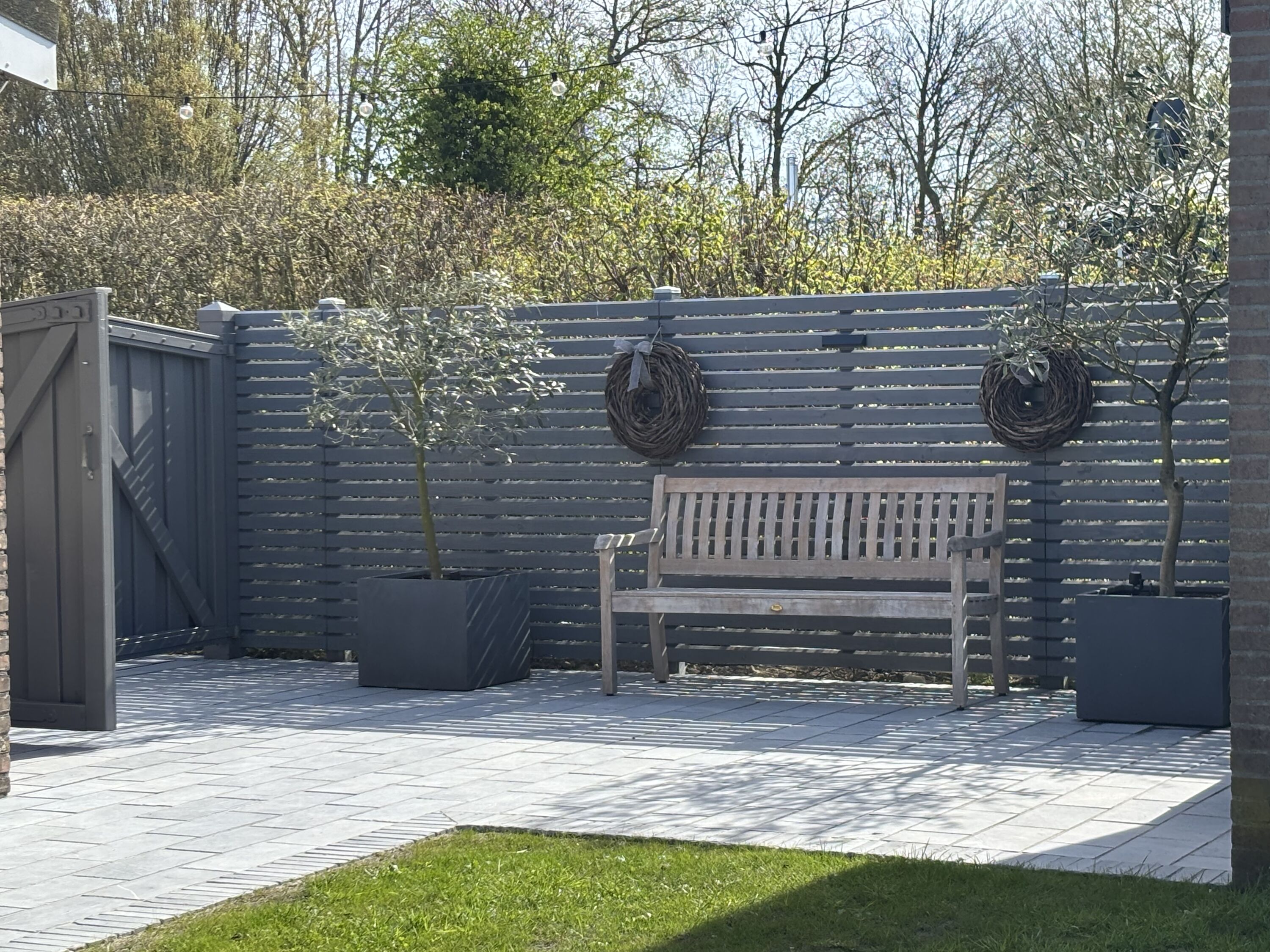 Terrasse vor Garage