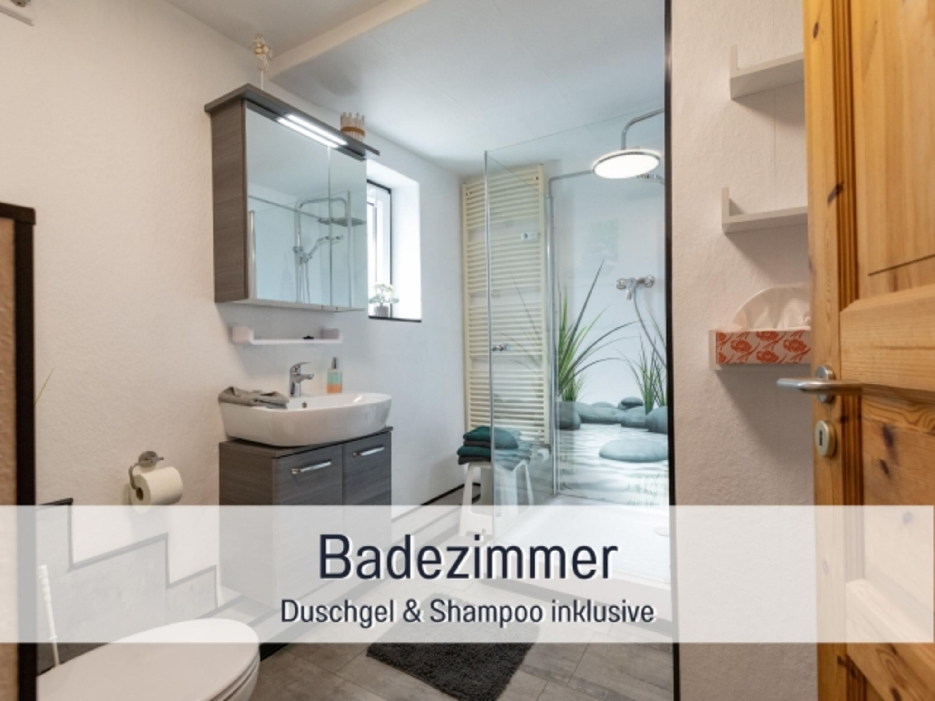 Badezimmer mit Dusche 