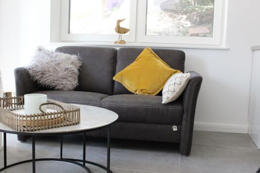 eines der beiden Sofas