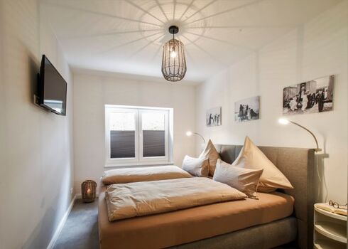 beide Schlafzimmer mit TV