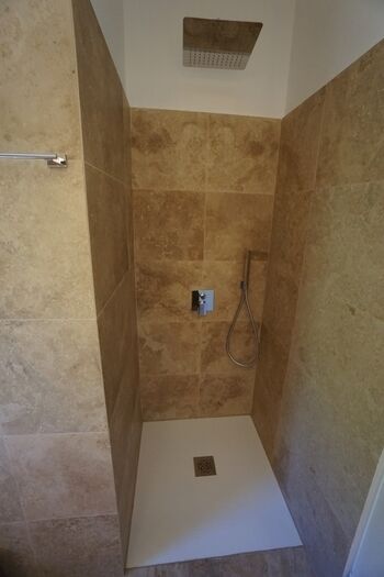 Dusche des neuen Zimmers