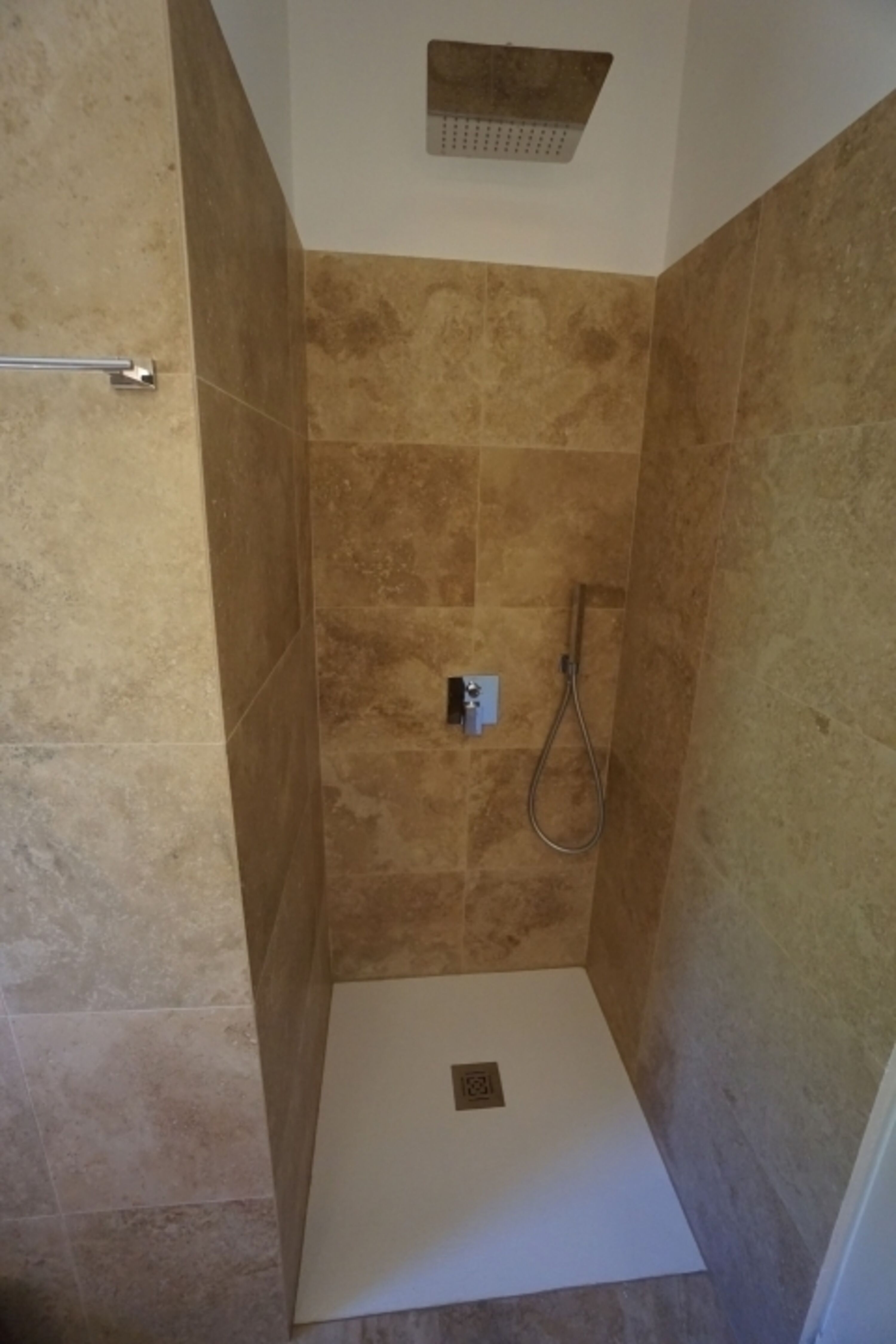 Dusche des neuen Zimmers