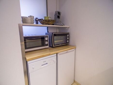 Küche mit Spülmaschine