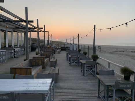 Strandpavillon am Abend