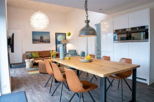 Wohnbereich noch mit altem Sofa