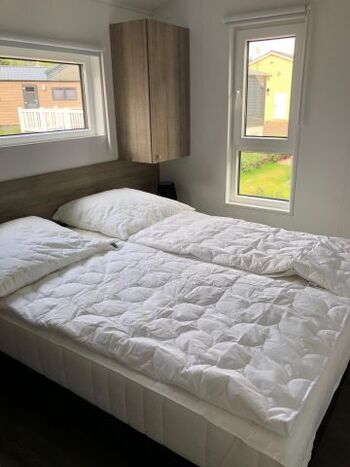 Schlafzimmer mit Doppelbett