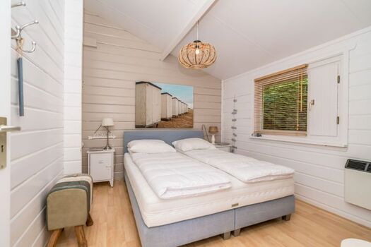 Schlafzimmer 1 mit Doppel Boxspring (160x200)