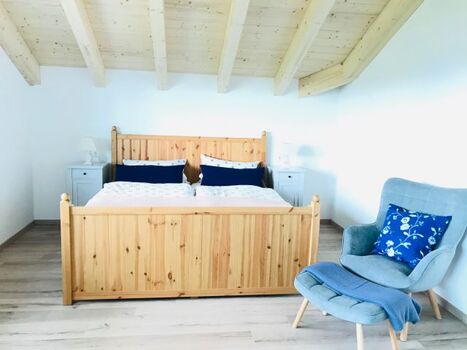 Großes Schlafzimmer im OG