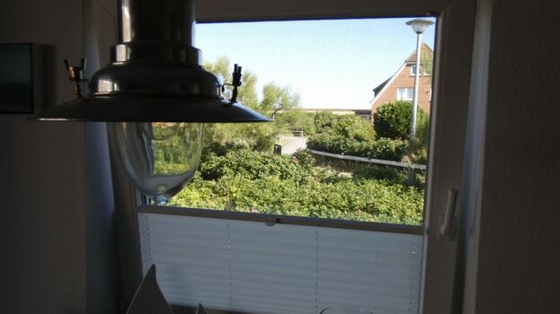 Blick auf die Strandmauer ...