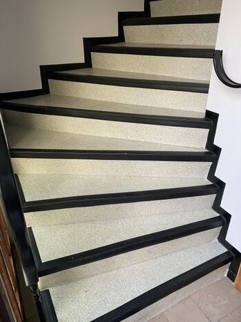 Treppe zur Wohnung 