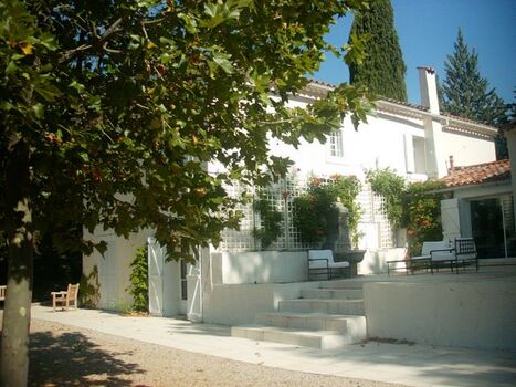 Haus mit einer Terrasse