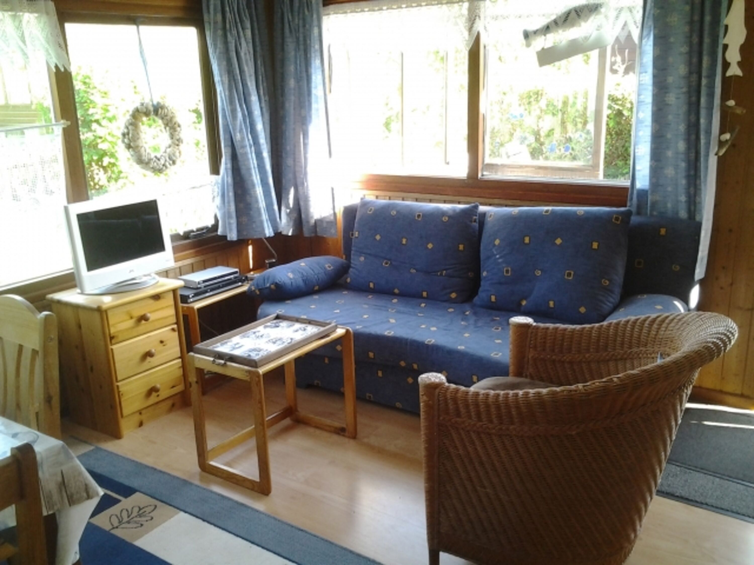 Wohnzimmer mit Schlafsofa