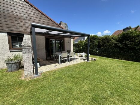 Garten mir überdachter Terrasse 