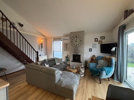 Wohn und Essbereich, ganz gemütlich mit neuem Holzfußboden