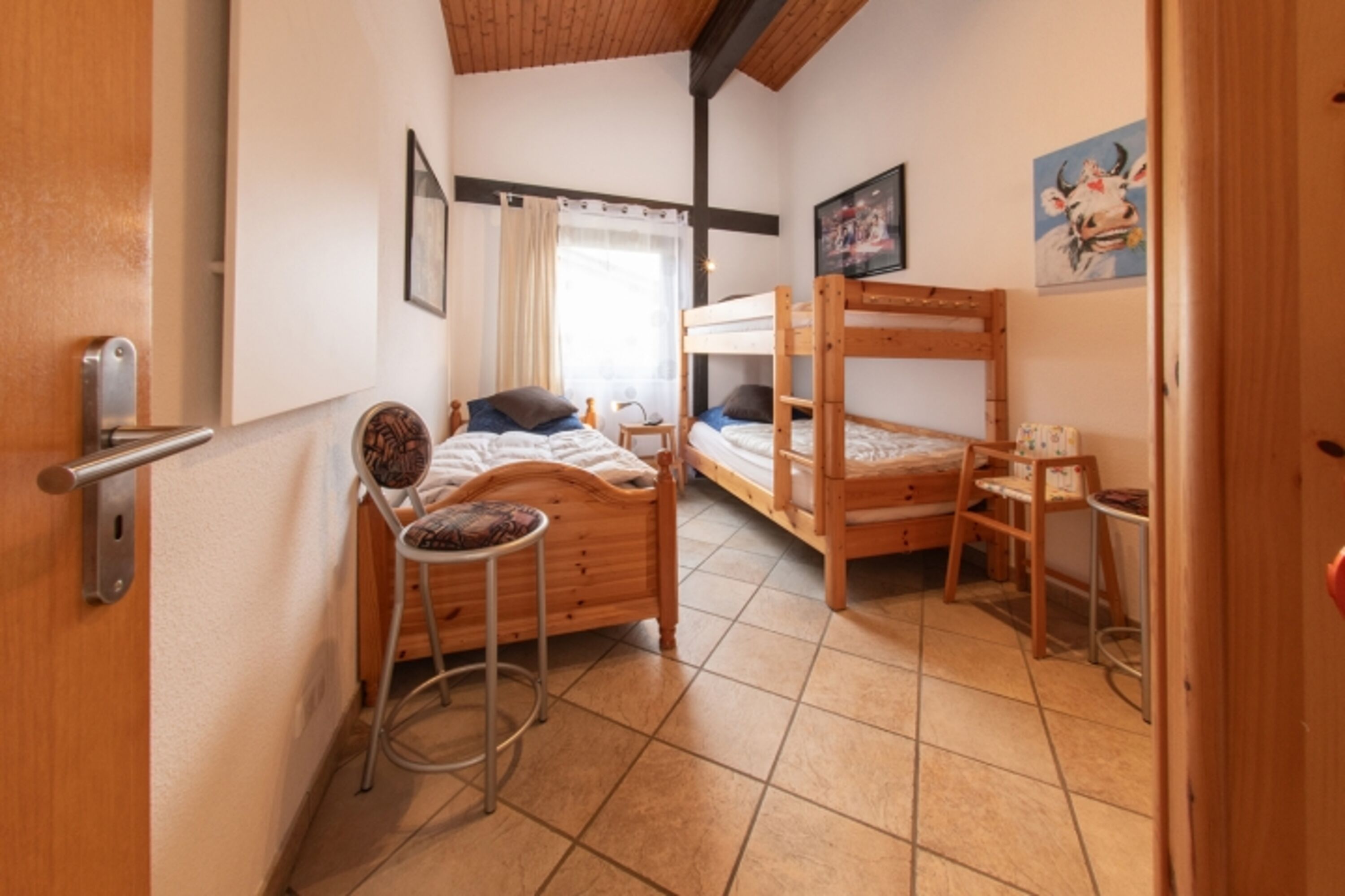 Kinderzimmer mit TV und Hochbett Auszeit für die Nachtschicht www.fewo-toewe.de